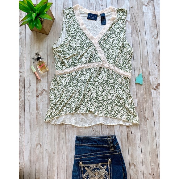 Crazy Horse by Liz Claiborne Tops - Crazy Horse floral babydoll tank top blouse cami